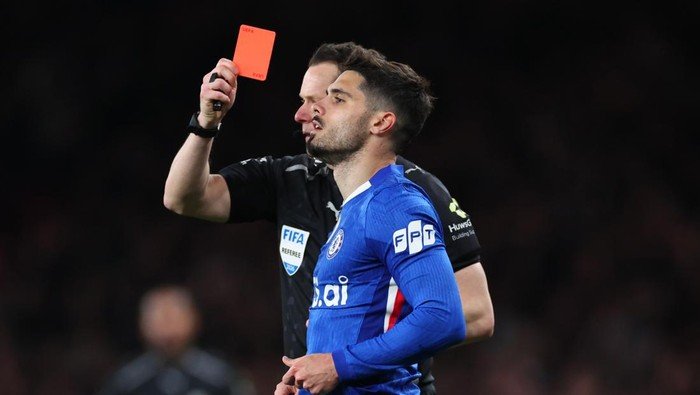 **Pedro Neto Terancam Sanksi Karena Tidak Segera Turun dari Lapangan Setelah Dikartu Merah oleh FA**