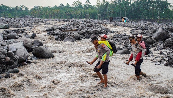**Krisis Kepercayaan, Waktu untuk Menimbang Ulang Fondasi Hubungan Publik dengan Kepolisian**