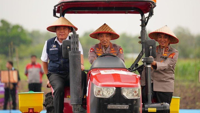 Dukung Ketahanan Pangan, Kapolri Pimpin Tanam Jagung Serentak di Lahan Raksasa!