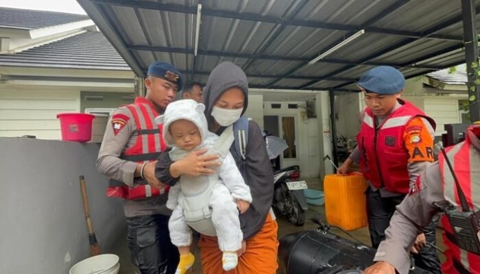 Darurat Banjir di Ciledug: Brimob Evakuasi 50 Anak Tanpa Cedera