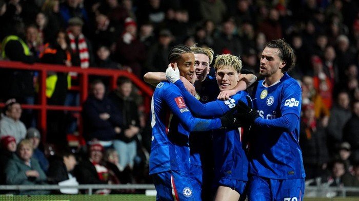 Rosenior: Chelsea Beruntung Kalahkan Wrexham, Menunjukkan Kebangkitan di Arena Bola