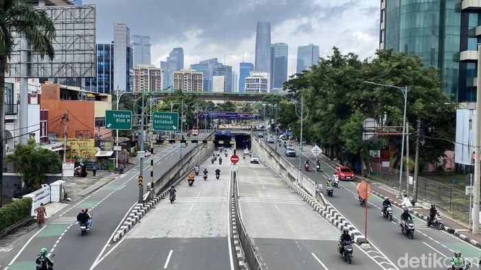 Underpass Mampang Surut dari Banjir, Lalin Normal Kembali