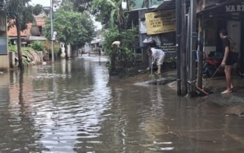 Banjir Mencapai 2 Meter, Masyarakat Mampang Jaksel Terancam!