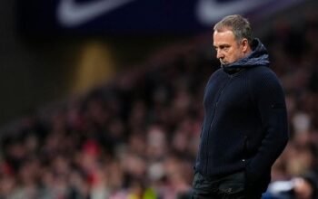 Lini Belakang Barcelona Goyah, Flick Putar Otak Perbaiki Pertahanan!