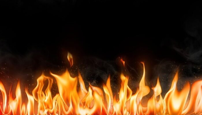 Tak Beri Kabar Usai Pulang Kerja, Pria di Jayapura Dibakar Pacarnya: Tragedi Cinta yang Mencekam