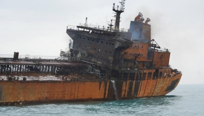 Perangkap Minyak: Iran Hancurkan Kapal Tanker di Irak, Pasokan Terancam