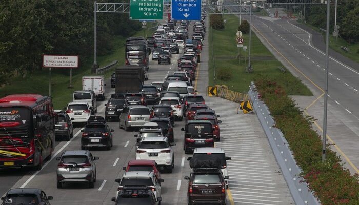 76 Juta Pemudik Pakai Mobil, Bakal Kebagian Stok Bensin? – Alternatif 2
