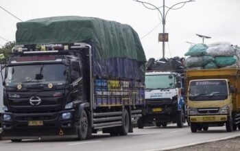 **Pengusaha Klaim No Income Gegara Pembatasan Truk Sumbu 3, Krisis di Lebaran 2026?** 🚚❓