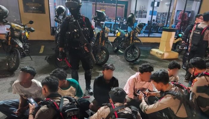 8 Orang Ditangkap Brimob PMJ Setelah Gagalkan Tawuran-Balap Liar di Jakut-Bekasi