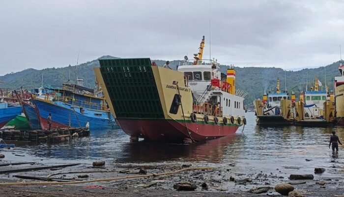 Kapal Pelni Terdampak Gelombang Tinggi, 7 Kru Dipastikan Selamat – Alternatif 4