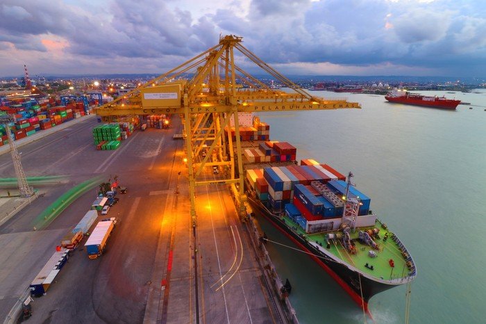 **Pelindo Tetap Beroperasi Penuh Selama Masa Angkutan Lebaran 2026: Strategi Bisnis yang Mendukung Mobilitas dan Logistik**