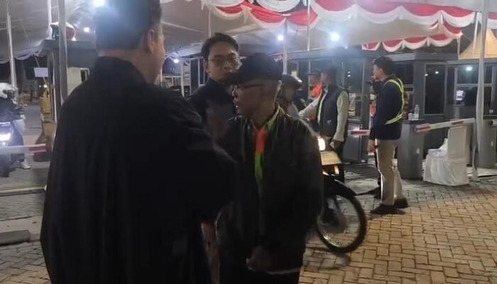 **Pemudik Lansia Terpaksa Bayar Tiket Kapal 2 Kali Lipat di Ciwandan, Asrul (72) Protes!**