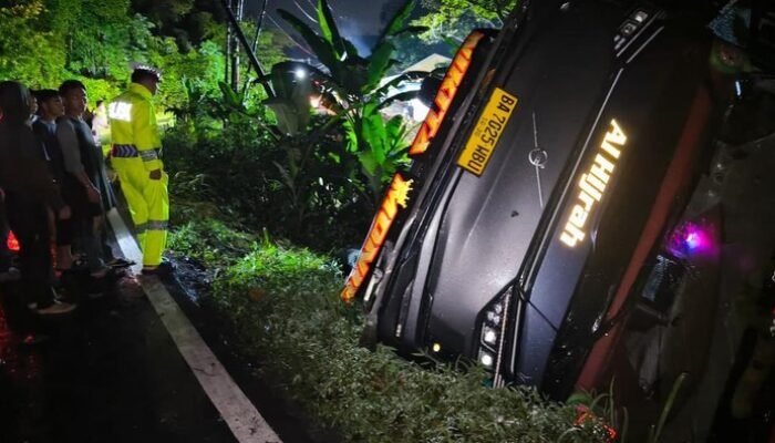 Bus Terperosok ke Jurang di Lahat Sumsel, Polisi Langsung Evakuasi – Update 3