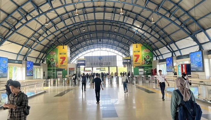 Hari Pertama WFA Jelang Libur Lebaran, Stasiun Palmerah Lengang Pagi Ini – Update 2