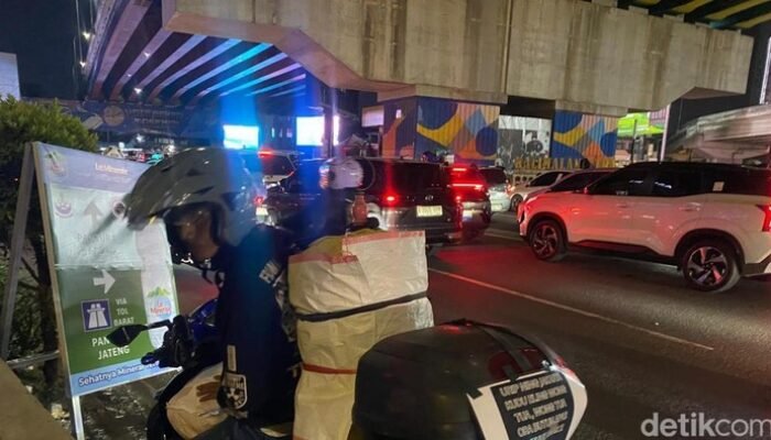 “Pemudik Jakarta Membuat Heboh dengan Oleh-oleh Burung Kenari ke Indramayu”