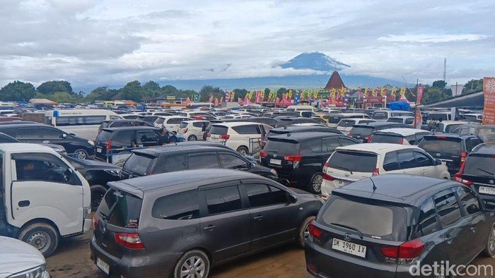 Nyepi Besok, Ribuan Kendaraan Masih Terjebak di Pelabuhan Gilimanuk-Ketapang