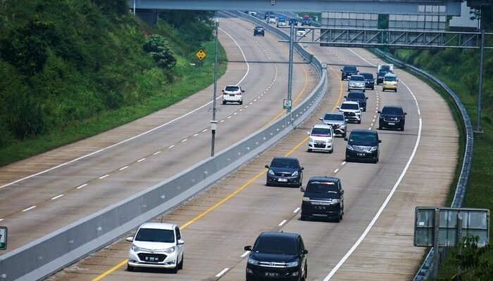 Waspada, Arus Mudik Sore Ini One Way Sampai Tol Km 459 Salatiga!