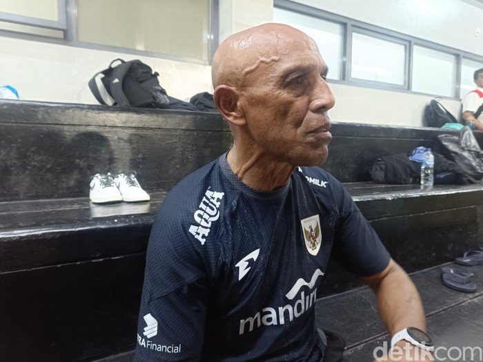 Simon Tahamata: Mengapa Indonesia Gagal Cetak bakat Sepak Bola Muda?