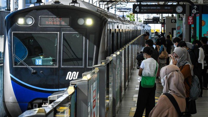 **Naik MRT Jakarta Lebaran Cuma Rp 1, Warga Dapat Jalan-jalan Nyaris Gratis!**
