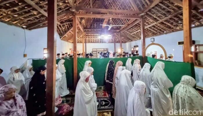 Jemaah Syathaariyah di Ponorogo Salat Idul Fitri Sebelum Masa, Begini Alasannya