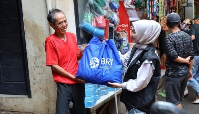 BRI Dorong Kebangkitan Sosial dengan 279 Ribu Paket Sembako ke Daerah-Daerah!