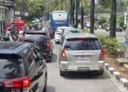 “H+2 Lebaran, Lalin Menuju Ragunan Macet, Antrean Kendaraan Mengular: Kenapa Selalu Kita yang Menderita?”