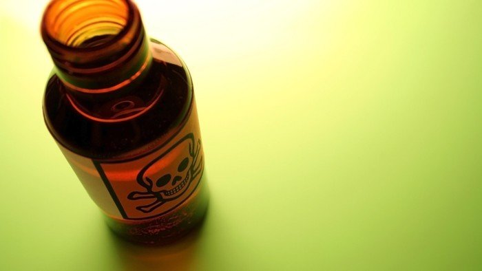 **Dari Payung ke Tragedi: Kisah Tokoh Oposisi yang Meninggal di Halte Bus**