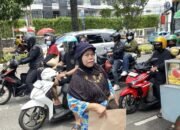 Penjual Tikar di Ragunan: Pembeli Menurun Lebaran Ini – Update 1