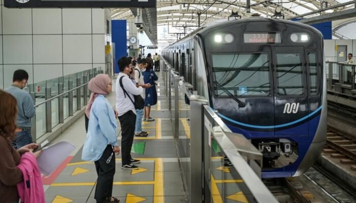 “Takjub! Naik MRT Jakarta Hanya Rp 243, Transformasi Perjalanan Bisnis!”