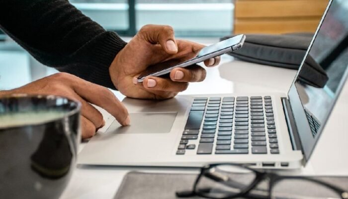 “DPR Ajak WFH Sehari Rabu, Jumat Jadi Hari Berlibur Potensial!”