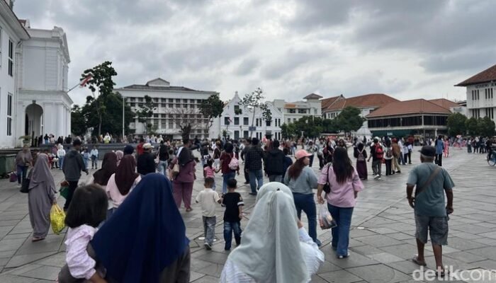Lebaran H+5: Kota Tua Jakarta Terasa Hidup dengan Rongsokan Kebahagiaan