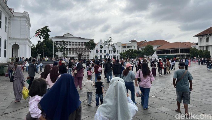 Lebaran H+5: Kota Tua Jakarta Terasa Hidup dengan Rongsokan Kebahagiaan