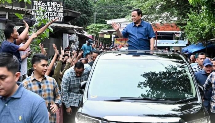 Ini Mobil ‘Biasa’ yang Dipakai Blusukan Prabowo di Senen: Mungkinkah Ini Tanda Baru dalam Politik Indonesia?